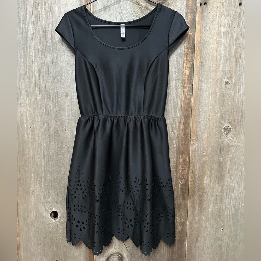 Xhilaration Cap Sleeve Laser Cut Out Mini Dress in Black Size Small